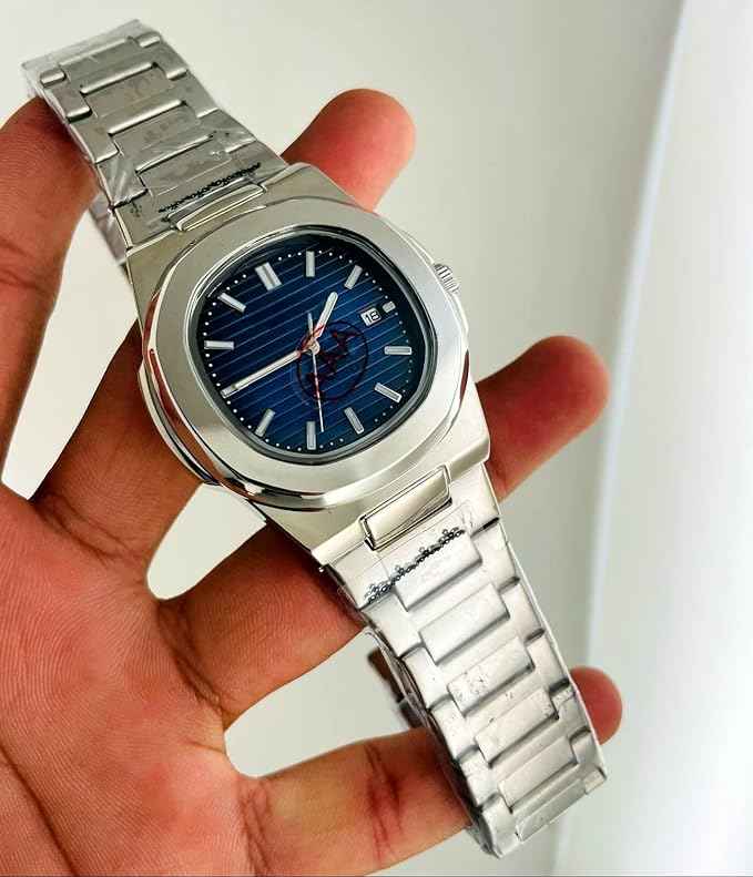 Luxury Vintage Men’s Wristwatch | Classic Quartz with Silver Textured Dial and Date Display | Stainless Steel Band