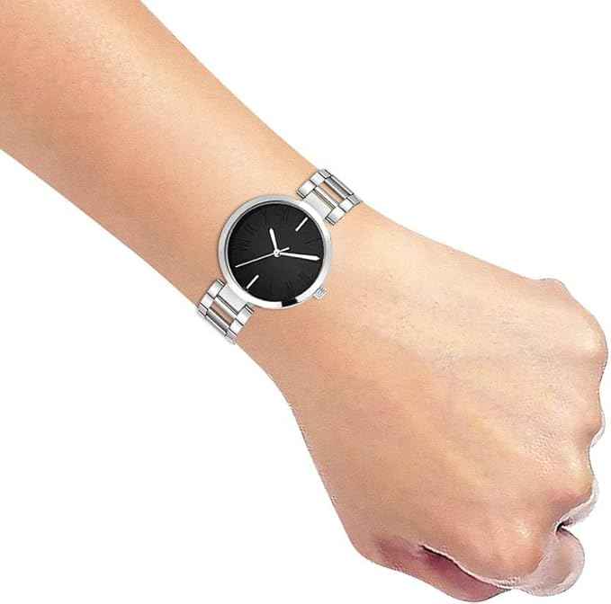 Women’s Fashion Analog Watch – Silver Bracelet & Round Quartz Dial | Perfect for Casual & Daily Wear
