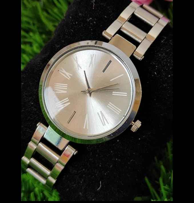 Women's Fashion Analog Watch – Elegant Silver Bracelet & Round Quartz Dial for Casual & Daily Wear
