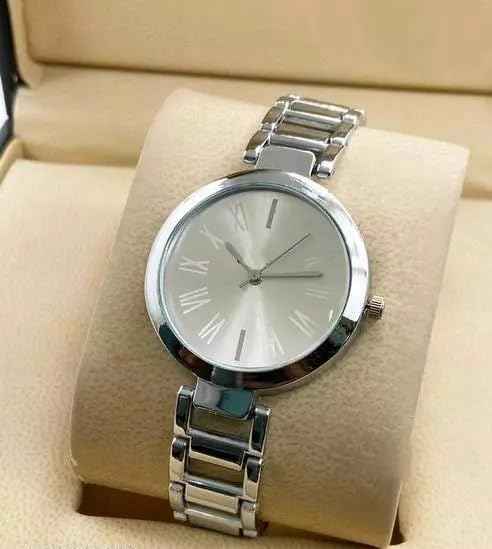 Women's Fashion Analog Watch – Elegant Silver Bracelet & Round Quartz Dial for Casual & Daily Wear